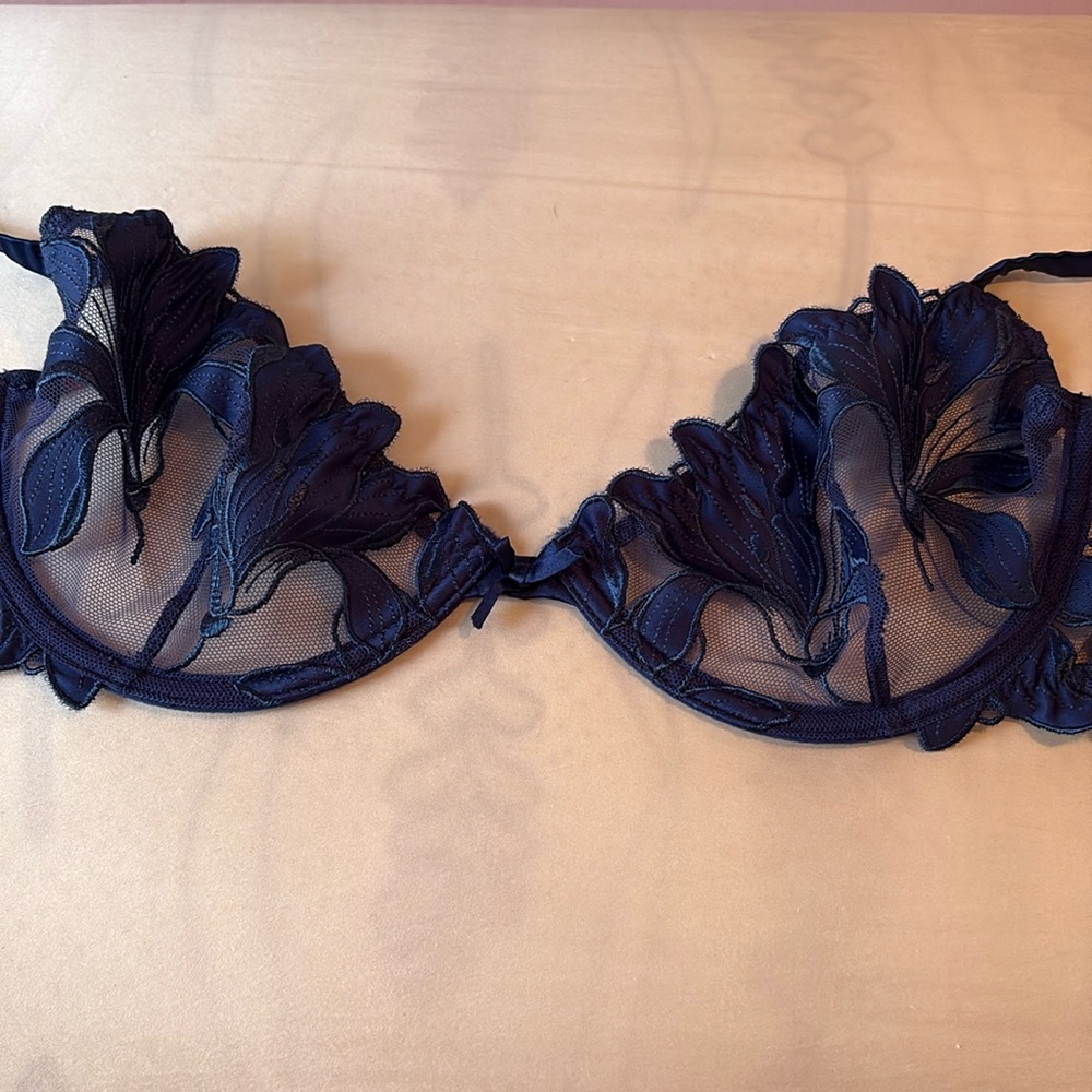 Fleur Du Mal Womens 34 C Lily Lace Underwire Demi Bra in Starry Blue.